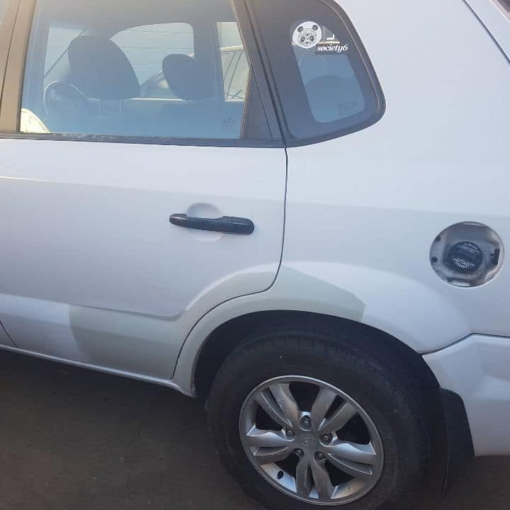 A white Hyundai Tucson after side panel repair